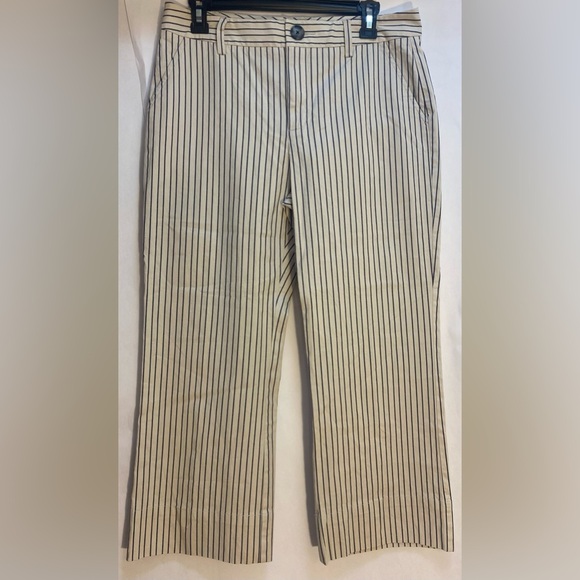 Cabi Tick Tock Woman’s Crop Pants, Cream and Blue Pinstripe Size 6 - Picture 3 of 11